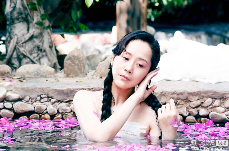 《二炮手》海清裸肩浴照曝光 《二炮手》海清裸肩浴照曝光