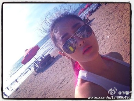 張馨予在印尼輕裝開工，但一想到要返回北京，即時打冷震