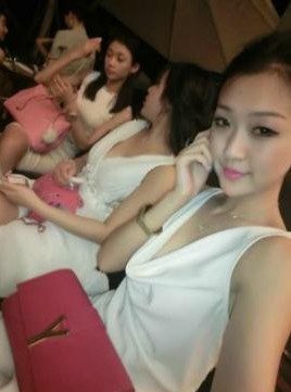 眾多嫩模曬現(xiàn)場圖 眾多嫩模曬現(xiàn)場圖