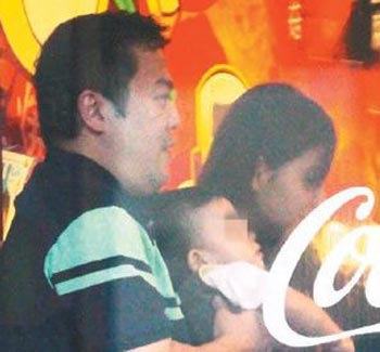 韋汝曾未婚生子，后嫁入豪門