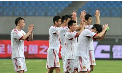 國足1：5恥敗泰國隊(duì)。