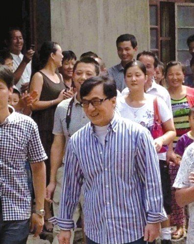 成龍?jiān)谑徍J(rèn)祖歸宗。