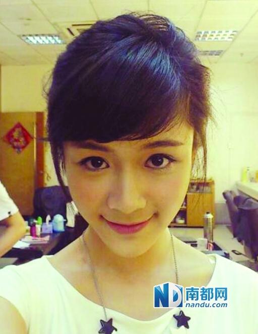 走紅網(wǎng)絡(luò)后私房照流出。