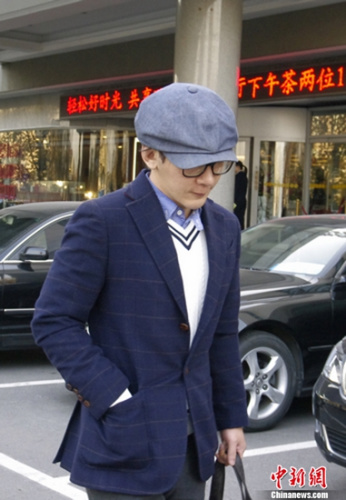 劉謙低調(diào)離開(kāi)酒店（羅攀 耿慶源攝）