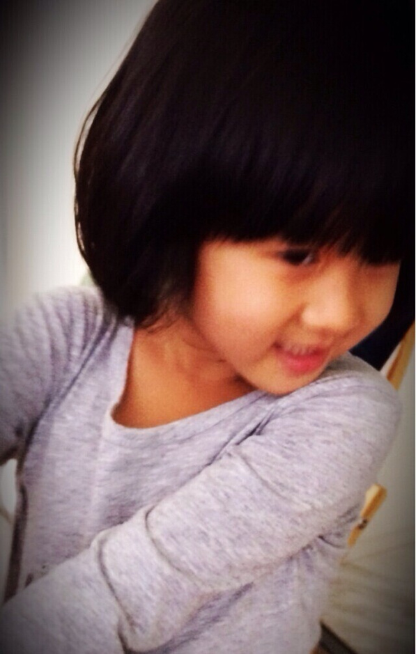 陸毅曬女兒近照 陸毅曬女兒近照