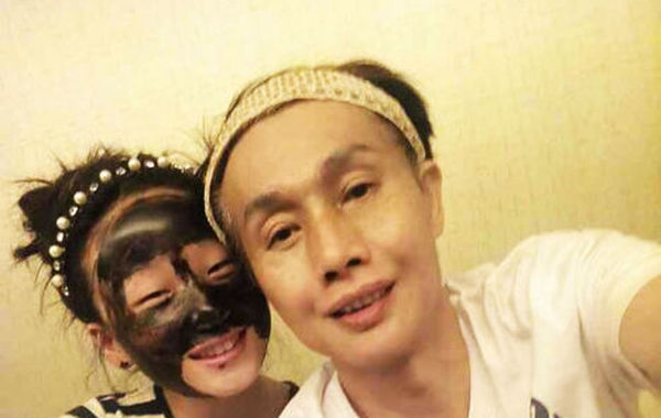 據(jù)悉，2011年，鄧建國在廣州舉行婚禮迎娶90后“干女兒”黃梓琪。