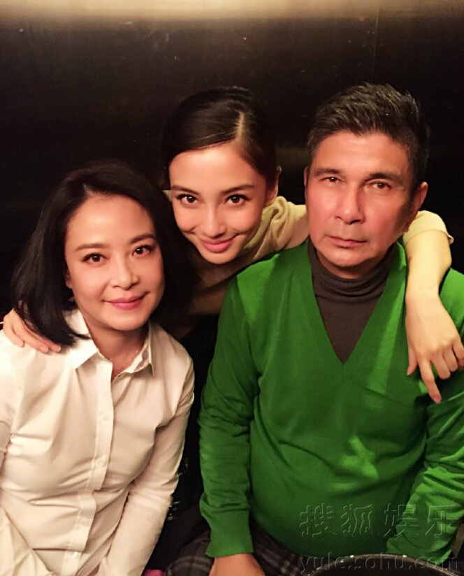 Angelababy首曬與父母合照 Angelababy首曬與父母合照