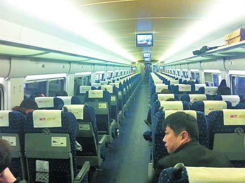 　春運頭兩天，部分高鐵上座率并不高。