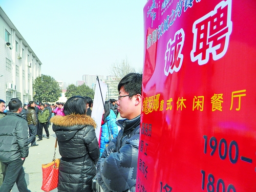 酒店承諾服務(wù)員月薪1900元 酒店承諾服務(wù)員月薪1900元