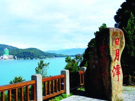 臺(tái)灣游專家3月29日、4月21日連續(xù)開(kāi)行游臺(tái)灣送香港夕陽(yáng)紅專列，組織近2000位爸媽走進(jìn)寶島臺(tái)灣，圓