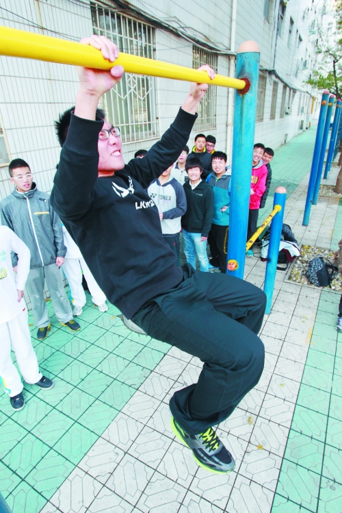 對(duì)于對(duì)外開放體育設(shè)施的學(xué)校，市民滿懷期待。