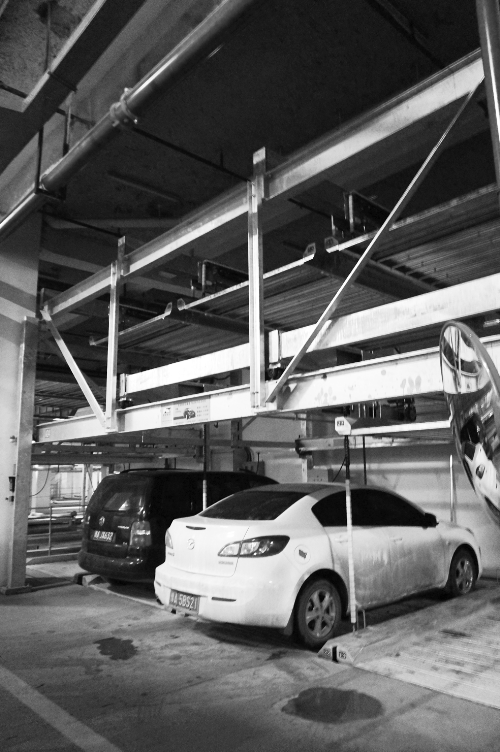 蘇荷立體式公共停車場(chǎng)去年12月開(kāi)始使用，有384個(gè)車位。