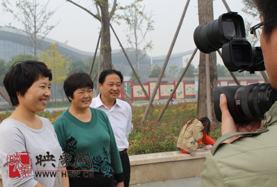 “溫馨九九重陽節(jié) 陪著父母去游園”活動圓滿舉行 “溫馨九九重陽節(jié) 陪著父母去游園”活動圓滿舉行