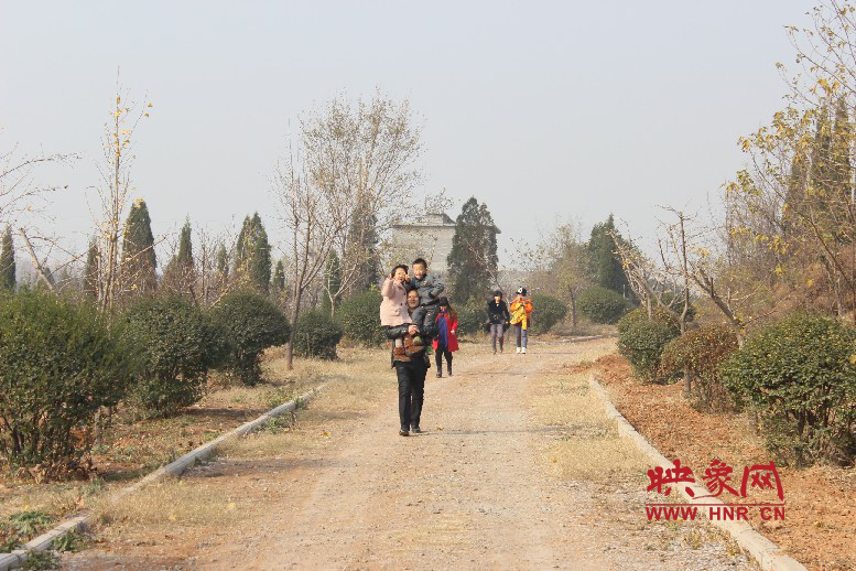 猜猜大家興高采烈的去哪？