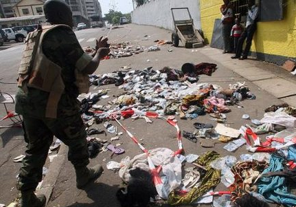 　當(dāng)?shù)貢r(shí)間2013年1月1日，科特迪瓦阿比讓市舉行慶祝新年的煙火表演時(shí)發(fā)生了嚴(yán)重的踩踏事故，造成至少