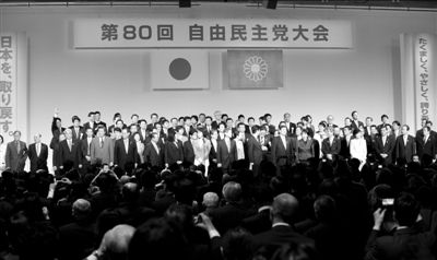 3月17日，日本自民黨黨員在東京出席自民黨年度大會。新華社發(fā)