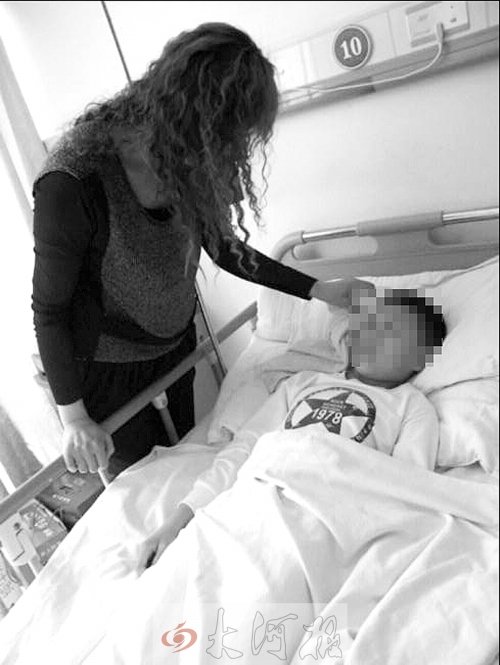 老師持掃帚打?qū)W生30分鐘 一個班20個同學(xué)被打過 老師持掃帚打?qū)W生30分鐘 一個班20個同學(xué)被打過