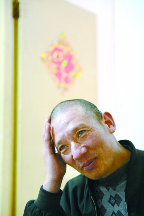 出看守所后,李懷亮的輕松表情越來(lái)越多。