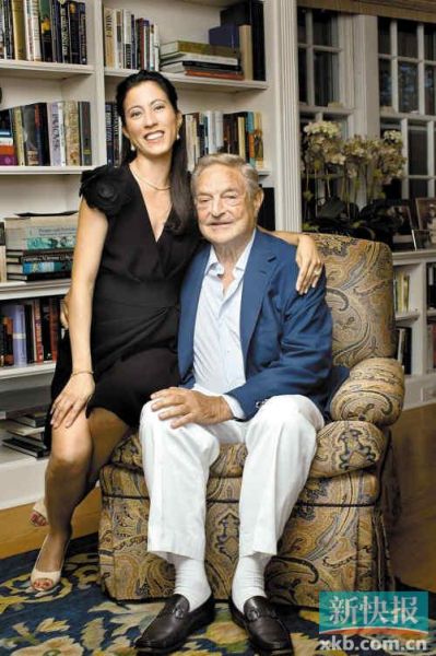 索羅斯及其未婚妻多美子。