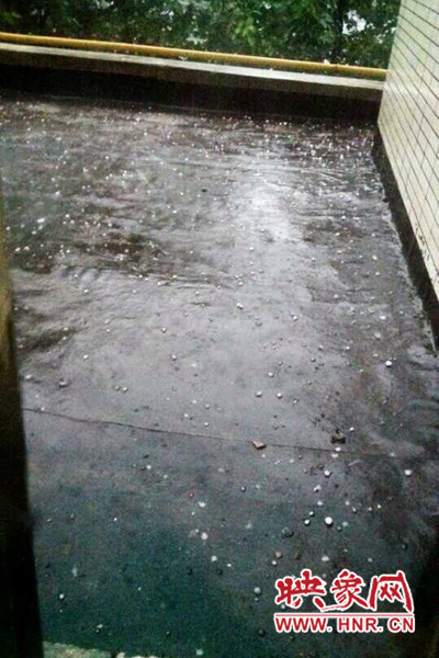 8月7日，下午鄭州高新區(qū)附近突降冰雹