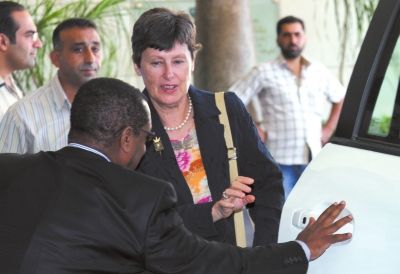 24日，聯(lián)合國副秘書長凱恩（右二）抵大馬士革。新華社發(fā)