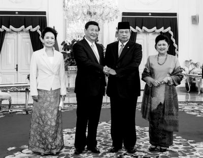 2日，國家主席習(xí)近平在雅加達(dá)同印度尼西亞總統(tǒng)蘇西洛舉行會談。 新華社發(fā)