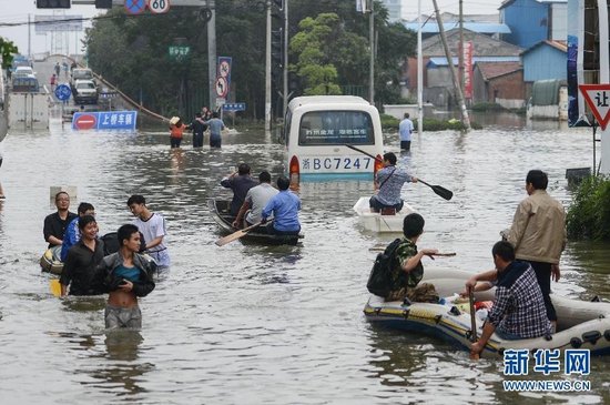 臺(tái)風(fēng)“菲特”造成浙江余姚市城區(qū)大面積被淹，城市交通基本癱瘓，部分區(qū)域停電停水。