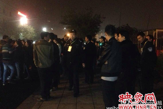 11月1日深夜，鄭州鄭東新區(qū)夜總會“皇家一號”被查處。網(wǎng)友供圖