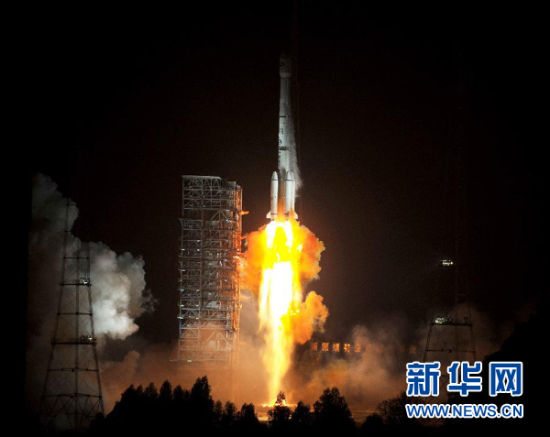 12月21日,載有玻利維亞通信衛(wèi)星的長(zhǎng)征三號(hào)乙運(yùn)載火箭點(diǎn)火發(fā)射。當(dāng)日零時(shí)42分,我國(guó)在西昌衛(wèi)星發(fā)射中心用長(zhǎng)征三號(hào)乙運(yùn)載火箭,成功將玻利維亞通信衛(wèi)星發(fā)射升空,衛(wèi)星順利進(jìn)入預(yù)定軌道。玻利維亞通信衛(wèi)星是該國(guó)擁有的第一顆衛(wèi)星。新華社記者 燕雁 攝