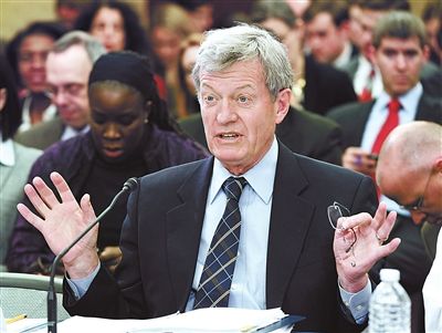 2012年2月1日，鮑卡斯在國會(huì)會(huì)議上發(fā)言供圖/IC