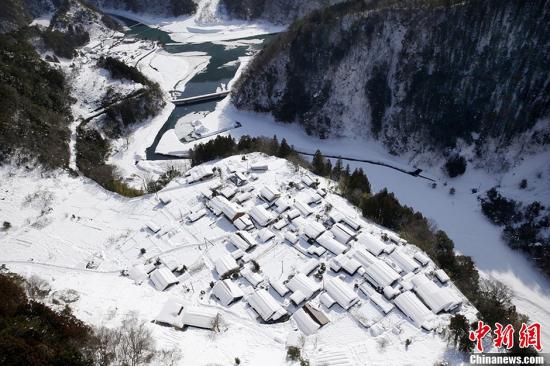 　　當(dāng)?shù)貢r(shí)間2014年2月17日，據(jù)日本媒體報(bào)道，日本關(guān)東甲信及日本東北等地區(qū)遭遇大雪。