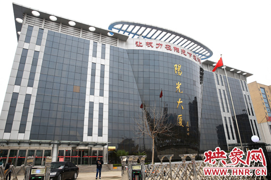 2011年4月，蘭考縣為民服務(wù)中心入住陽光大廈，目前，共有行政職能部門39個