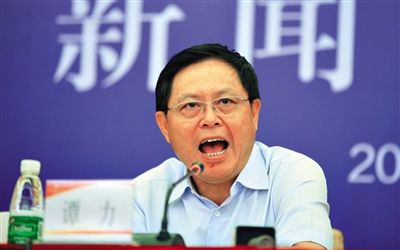 　譚力 男，1955年10月生，漢族，重慶市人，大學(xué)學(xué)歷，有知青經(jīng)歷。2009年3月前，一直在四川工