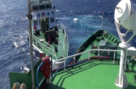 越南拍攝的中國(guó)?？樟α孔o(hù)衛(wèi)981鉆井平臺(tái)。