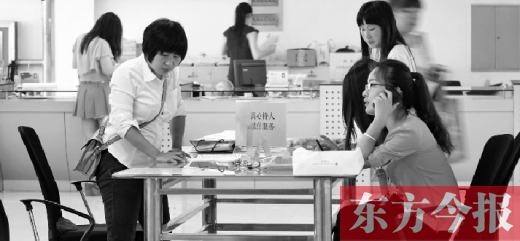 　　行政審批“瘦身”，不僅提高了行政效率，節(jié)約了行政資源，而且最大限度地方便了群眾