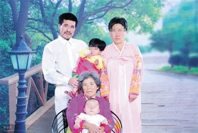 徐純合與家人合影。徐純合微博截圖