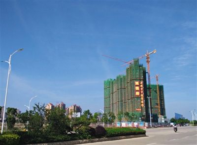 泉州東海片區(qū)海悅府地產(chǎn)項(xiàng)目。該項(xiàng)目開發(fā)公司董事蔡俊偉于春節(jié)前被帶走調(diào)查。