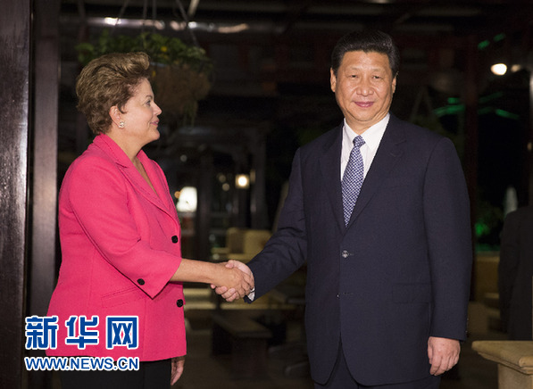 3月27日，國家主席習(xí)近平在南非德班會(huì)見巴西總統(tǒng)羅塞夫。新華社記者 蘭紅光 攝