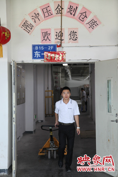 深入生產(chǎn)一線，真實(shí)體驗(yàn)工友的生產(chǎn)環(huán)境