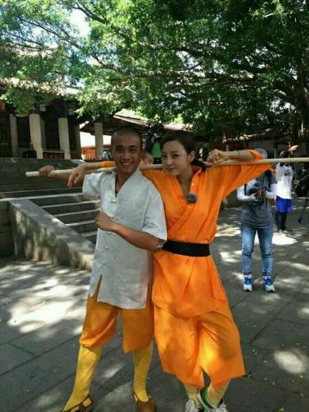 這些參加節(jié)目的女星當中既有歌手，又有演員，都是時尚年輕且受歡迎的女星。