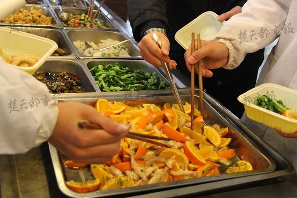 大學(xué)食堂現(xiàn)神級(jí)“黑暗料理”:橙子炒肉 大學(xué)食堂現(xiàn)神級(jí)“黑暗料理”:橙子炒肉