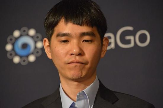 李世石賽后一臉無(wú)奈。