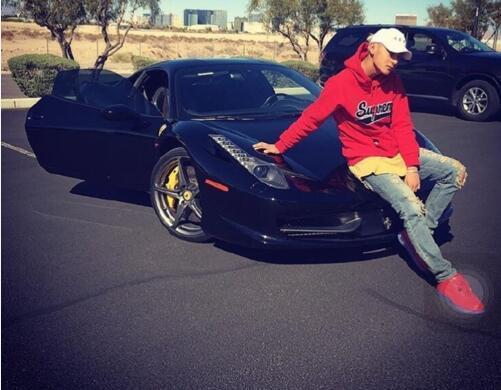 黃子韜大炫豪車豪宅 傳父親資產(chǎn)百億是老總 黃子韜大炫豪車豪宅 傳父親資產(chǎn)百億是老總