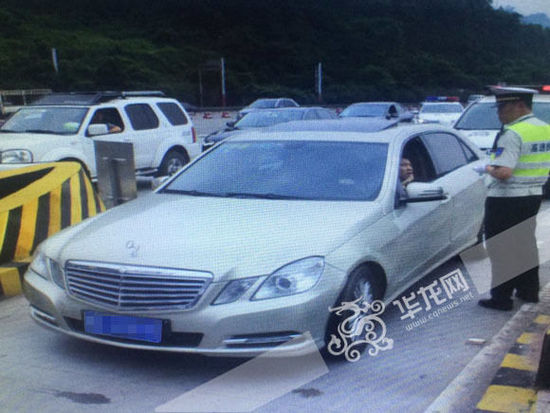 超速駕駛員被攔下。市交通執(zhí)法高速一支隊六大隊供圖