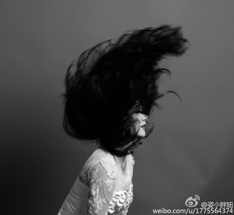 何姿秀黑白婚紗寫真 長發(fā)飄飄美麗動人 何姿秀黑白婚紗寫真 長發(fā)飄飄美麗動人