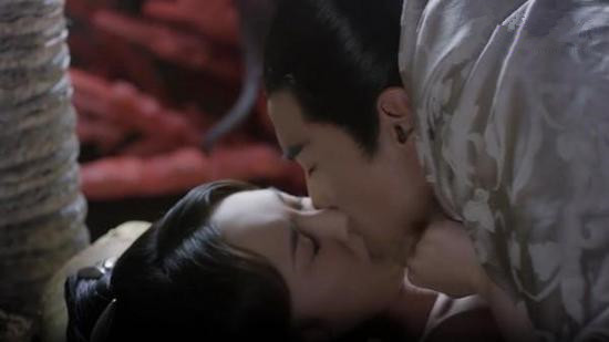 楊冪趙又廷吻戲 “老司機(jī)”的耳朵都紅了 楊冪趙又廷吻戲 “老司機(jī)”的耳朵都紅了