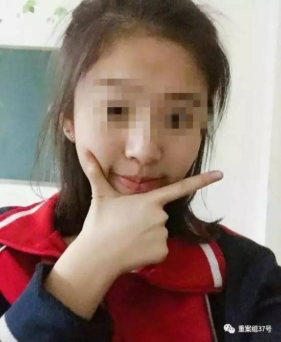 17歲高中男生教室里掐死女同學(xué)，被訴故意殺人和強(qiáng)奸