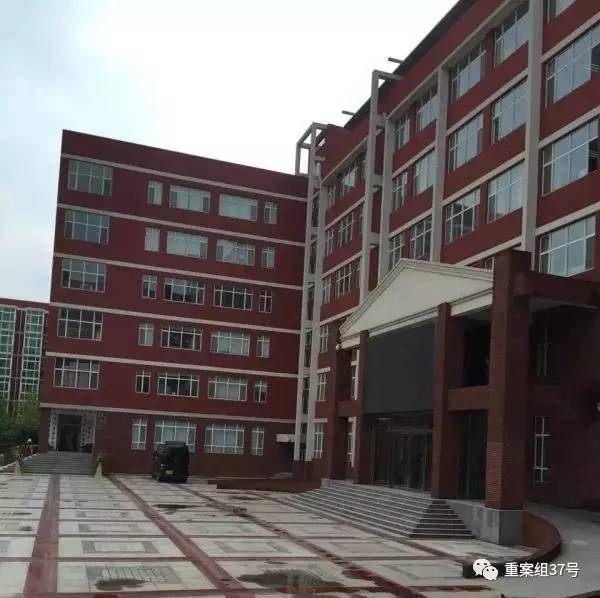 17歲高中男生教室里掐死女同學(xué)，被訴故意殺人和強(qiáng)奸