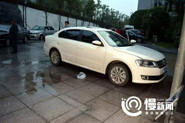 重慶曝光抓捕毒販視頻 民警拔槍一對(duì)四誰慢誰死