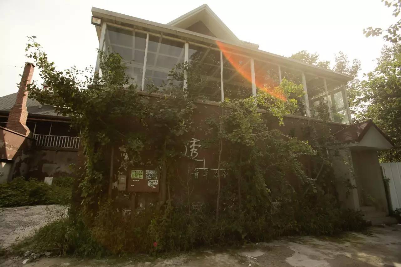 ▲失戀博物館位于北京市通州區(qū)宋莊鎮(zhèn)的一個重創(chuàng)空間內(nèi)，這里是一個藝術(shù)家集聚區(qū)。